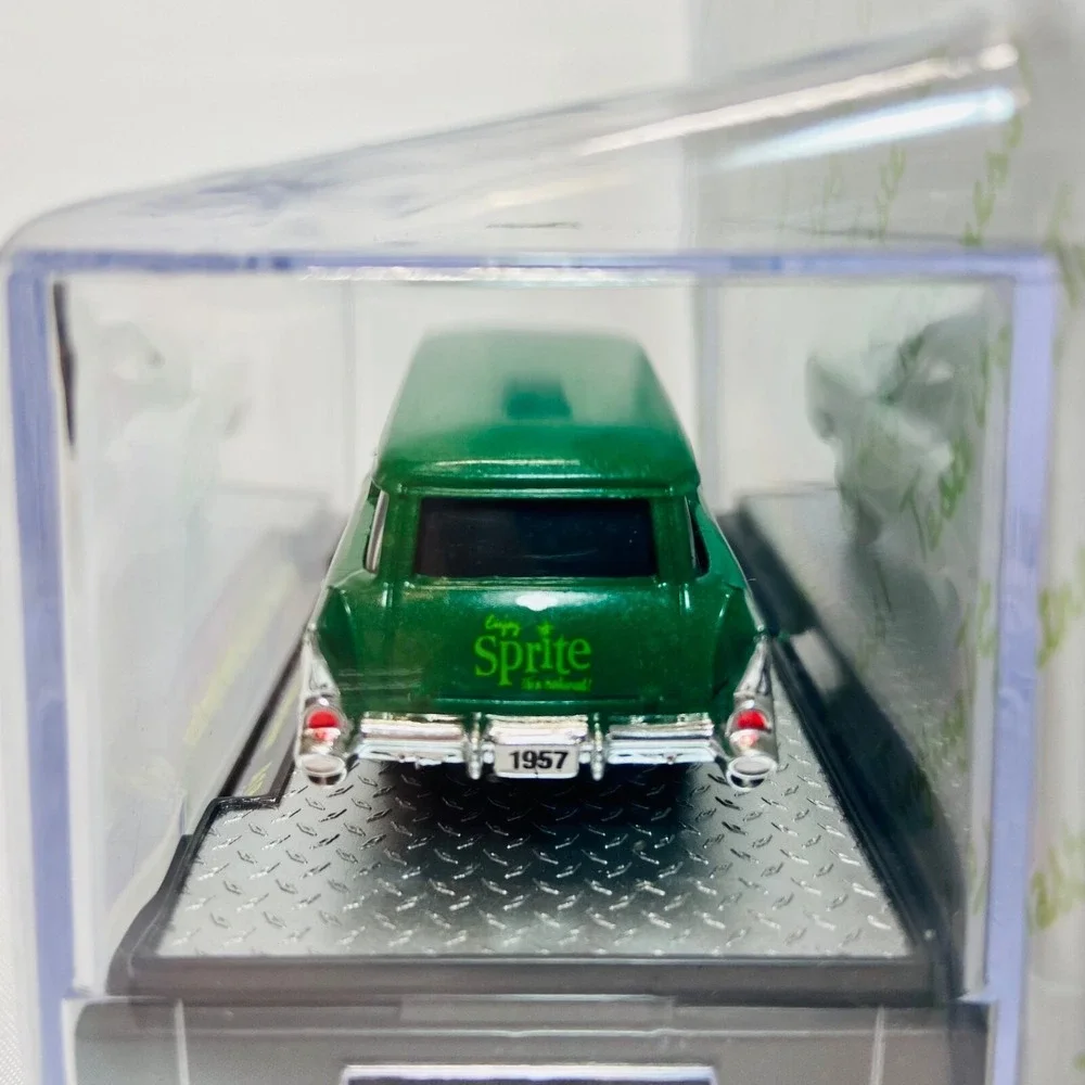 M2 Machines 1957 Chevrolet 150 Handyman Station Wagon Gasser A-18 Sprite Edition
